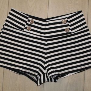 Black and White Shorts [L]
